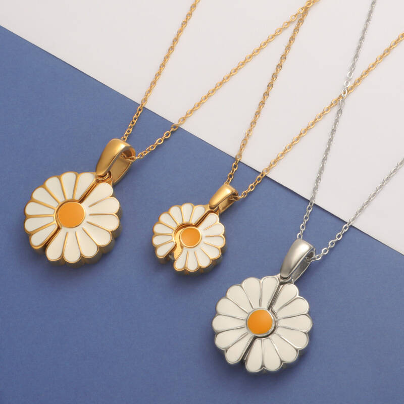 Custom Pet Face Small Daisy Necklace™